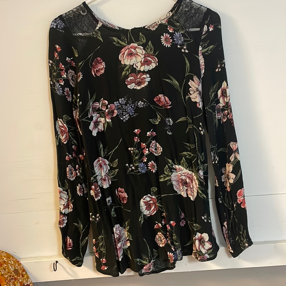 Floral blouse with back detail